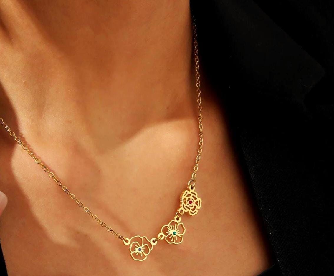 Personalized Birth Flower Necklace: 18K Gold, Custom Floral Jewelry
