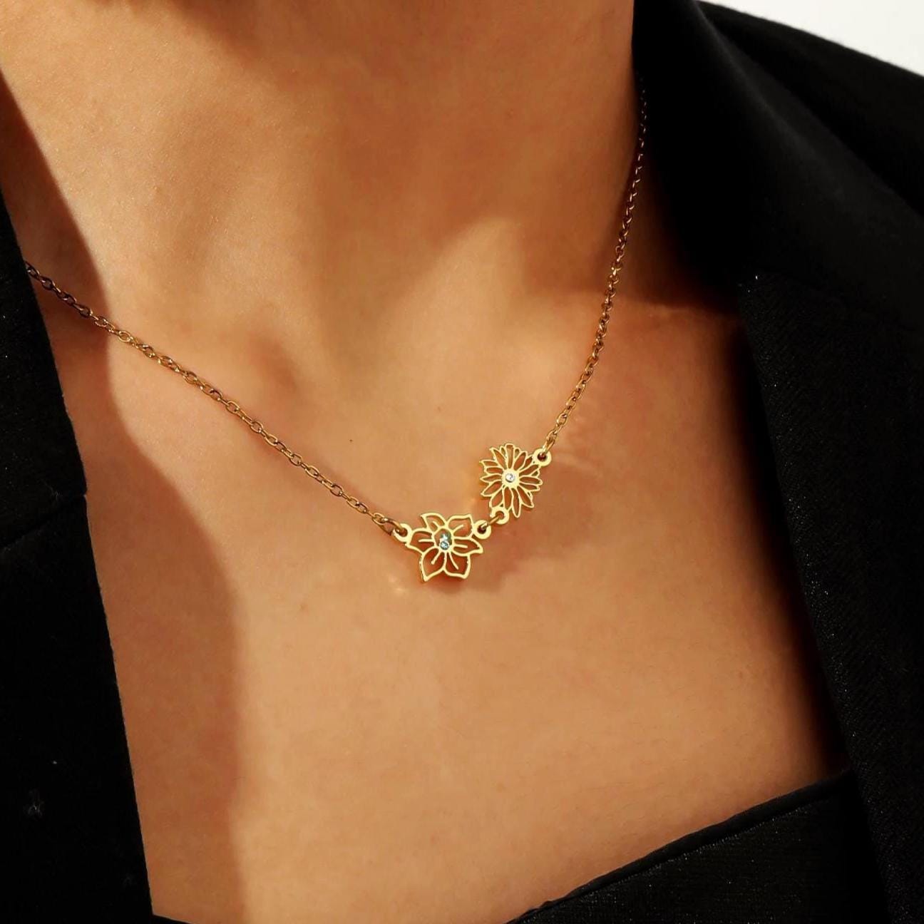 Personalized Birth Flower Necklace: 18K Gold, Custom Floral Jewelry